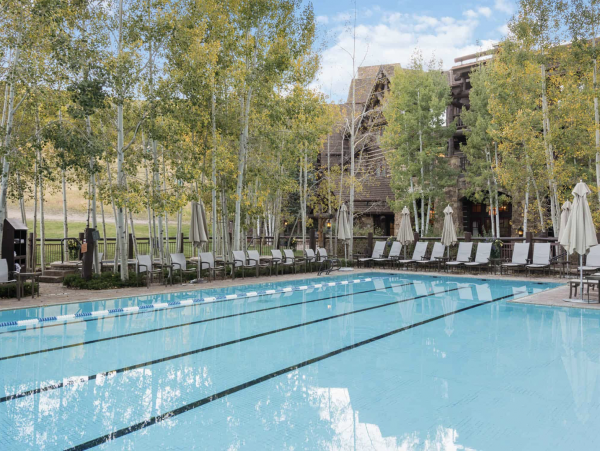 Ski access 300 yards away and access to Ritz Carlton